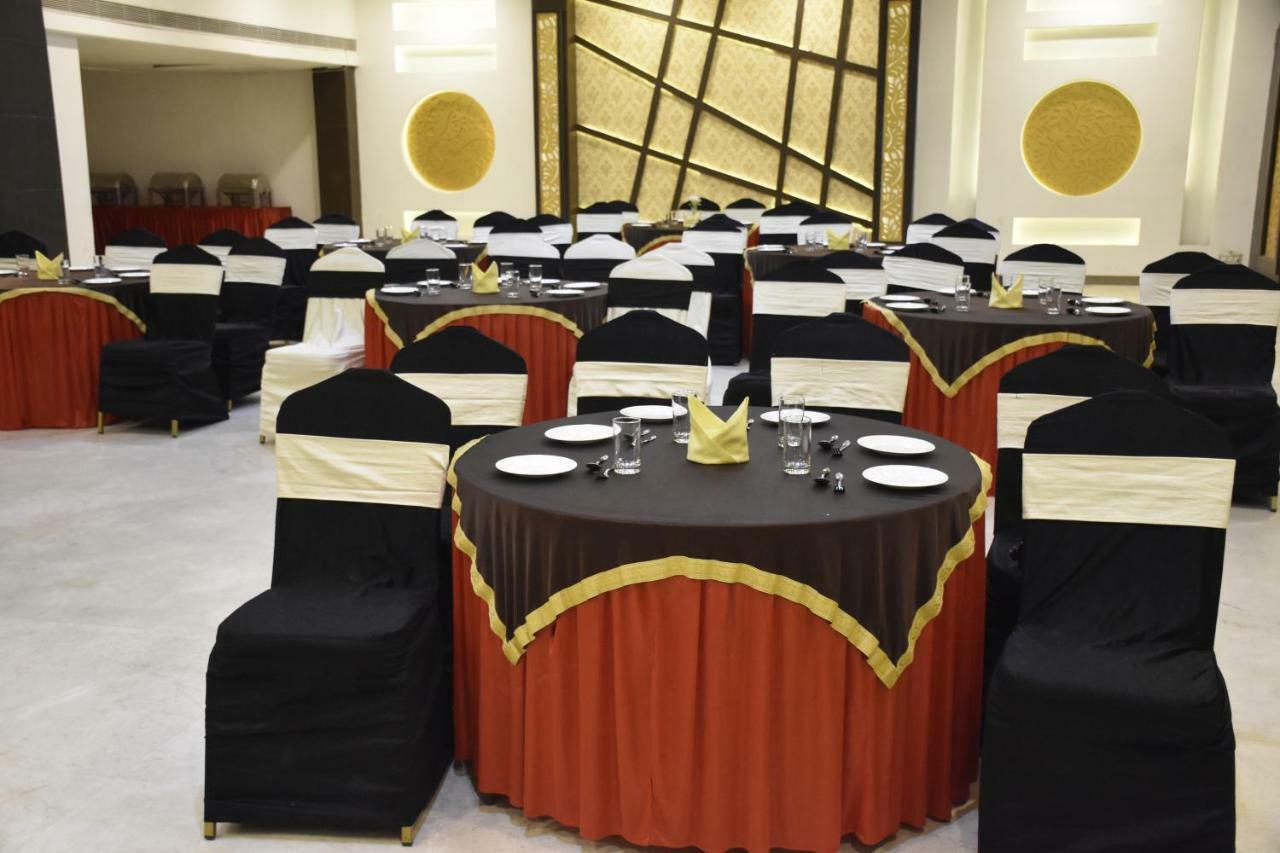 Jagrati Ananta Express Hotel Jaipur Exterior photo